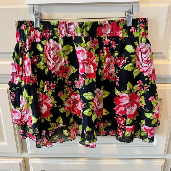 NWOT Floral Skirt with Pockets - Picture 6 of 7